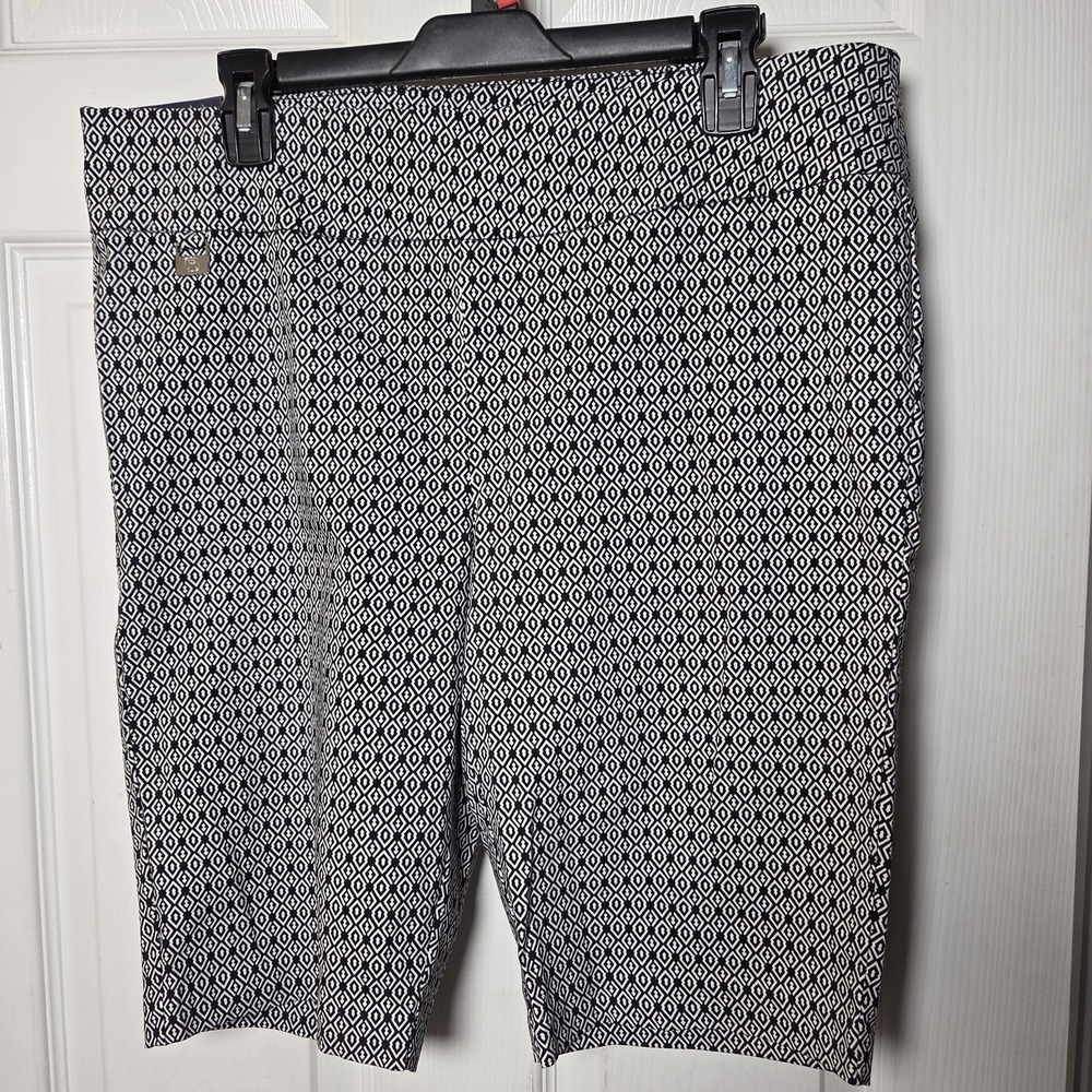 Rafaella sz 16 pull on‎ geo print shorts NWT blk/wht stretch casual knee length